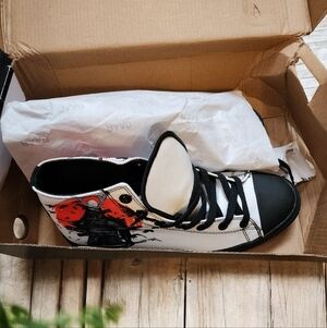 NWOT Raad Unisex Black & White High-Top Sneakers with Red & Black Samuri Design